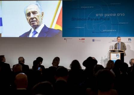 Federal Foreign Minister Heiko Maas SPD participates in the Shimon Peres award ceremony in the Red City Hall of Berlin 08 10 2018 Berlin Germany Copyright: xFelixxZahnx
