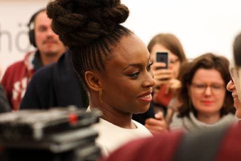 09.10.2018, xmkx, Messe , Frankfurter Buchmesse 2018 v.l. Chimamanda Ngozi Adichie (Autorin) Eröffnungspressekonferenz, Frankfurt Hessen Deutschland (DEU) *** 09 10 2018 xmkx Fair Frankfurt Book Fair 2018 v l Chimamanda Ngozi Adichie Author Opening Press Conference Frankfurt Hessen Germany DEU