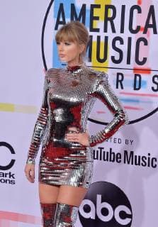 Singer Taylor Swift arrives for the 46th annual American Music Awards at the Microsoft Theater in Los Angeles on October 9, 2018.  LAP20181009006 JIMxRUYMEN
