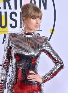 Singer Taylor Swift arrives for the 46th annual American Music Awards at the Microsoft Theater in Los Angeles on October 9, 2018.  LAP20181009009 JIMxRUYMEN