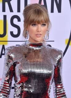 Entertainment Bilder des Tages Singer Taylor Swift arrives for the 46th annual American Music Awards at the Microsoft Theater in Los Angeles on October 9, 2018.  LAP20181009010 JIMxRUYMEN