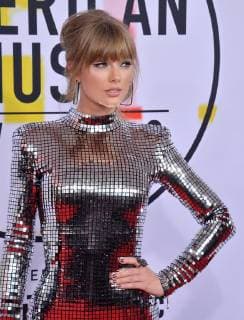 Singer Taylor Swift arrives for the 46th annual American Music Awards at the Microsoft Theater in Los Angeles on October 9, 2018.  LAP20181009012 JIMxRUYMEN