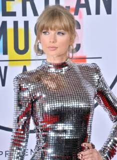 Entertainment Bilder der Woche KW41 Singer Taylor Swift arrives for the 46th annual American Music Awards at the Microsoft Theater in Los Angeles on October 9, 2018.  LAP20181009016 JIMxRUYMEN