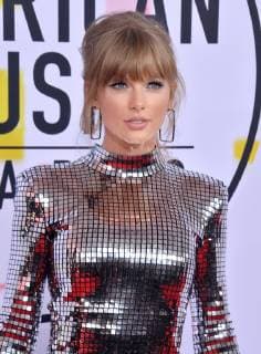 Singer Taylor Swift arrives for the 46th annual American Music Awards at the Microsoft Theater in Los Angeles on October 9, 2018.  LAP20181009018 JIMxRUYMEN