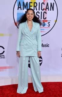 Singer Ella Mai arrives for the 46th annual American Music Awards at the Microsoft Theater in Los Angeles on October 9, 2018.  LAP20181009198 JIMxRUYMEN