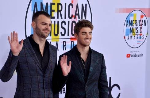 Alex Pall (L) and Andrew Taggart of The Chainsmokers arrive for the 46th annual American Music Awards at the Microsoft Theater in Los Angeles on October 9, 2018.  LAP20181009209 JIMxRUYMEN