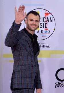 Alex Pall of The Chainsmokers arrives for the 46th annual American Music Awards at the Microsoft Theater in Los Angeles on October 9, 2018.  LAP20181009214 JIMxRUYMEN