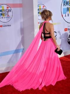 Singer and actress Jennifer Lopez arrives for the 46th annual American Music Awards at the Microsoft Theater in Los Angeles on October 9, 2018.  LAP20181009294 JIMxRUYMEN