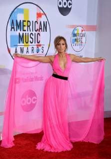 Entertainment Bilder der Woche KW41 Entertainment Bilder des Tages Singer and actress Jennifer Lopez arrives for the 46th annual American Music Awards at the Microsoft Theater in Los Angeles on October 9, 2018.  LAP20181009301 JIMxRUYMEN