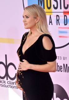 Singer Carrie Underwood arrives for the 46th annual American Music Awards at the Microsoft Theater in Los Angeles on October 9, 2018.  LAP20181009307 JIMxRUYMEN