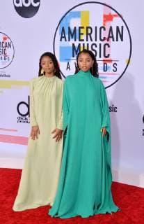 US R&B duo Chloe X Halle arrive for the 46th annual American Music Awards at the Microsoft Theater in Los Angeles on October 9, 2018.  LAP20181009325 JIMxRUYMEN