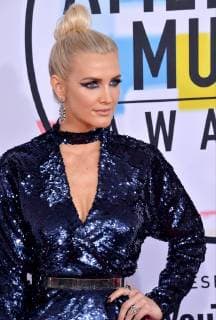 Singer Ashlee Simpson arrives for the 46th annual American Music Awards at the Microsoft Theater in Los Angeles on October 9, 2018.  LAP20181009352 JIMxRUYMEN
