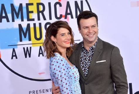 Actor s Cobie Smulders (L) and Taran Killam arrive for the 46th annual American Music Awards at the Microsoft Theater in Los Angeles on October 9, 2018.  LAP20181009378 JIMxRUYMEN