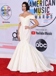 09 October 2018 - Los Angeles, California - Dua Lipa. 2018 American Music Awards - Arrivals held at the Microsoft Theater. Photo Credit: Birdie Thompson AdMedia 231061 2018-10-09 CA Los Angeles Etats-Unis  Copyright: xAdMediax STAR_231061_079