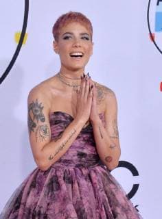 Singer Halsey arrives for the 46th annual American Music Awards at the Microsoft Theater in Los Angeles on October 9, 2018.  LAP20181009465 JIMxRUYMEN