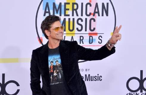 Entertainment Bilder des Tages Actor John Stamos arrives for the 46th annual American Music Awards at the Microsoft Theater in Los Angeles on October 9, 2018.  LAP20181009449 JIMxRUYMEN