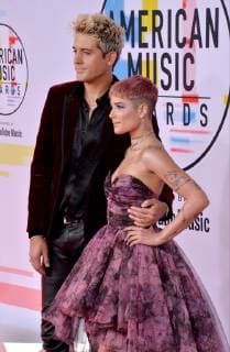 Rapper G-Eazy and singer Halsey (R) arrive for the 46th annual American Music Awards at the Microsoft Theater in Los Angeles on October 9, 2018.  LAP20181009466 JIMxRUYMEN