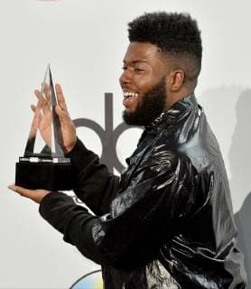 Singer Khalid appears backstage with his award for Favorite Male Artist - Soul R&B, during the 46th annual American Music Awards at the Microsoft Theater in Los Angeles on October 9, 2018.  LAP20181009532 JIMxRUYMEN