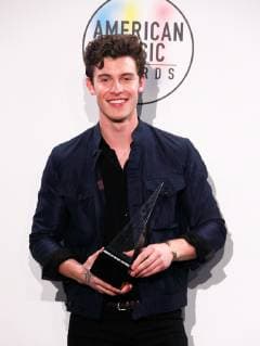 LOS ANGELES, CA - OCTOBER 09: Shawn Mendes, winner of the Favorite Artist - Adult Contemporary award, poses in the press room during the 2018 American Music Awards at Microsoft Theater on October 9, 2018 in Los Angeles, California. (Photo by imageSPACE MediaPunch) Copyright: ximageSPACE MediaPunchx