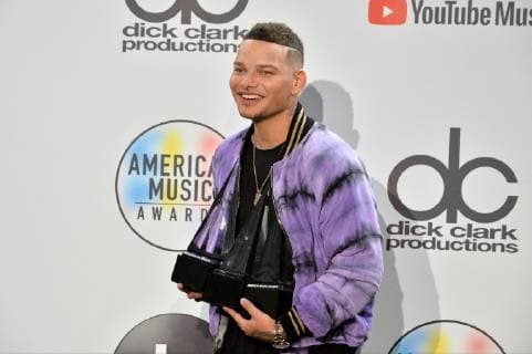 Singer Kane Brown appears backstage with his award for Favorite Male Artist - Country, during the 46th annual American Music Awards at the Microsoft Theater in Los Angeles on October 9, 2018.  LAP20181009586 JIMxRUYMEN
