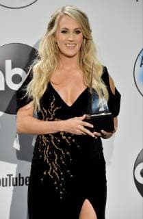 Singer Carrie Underwood appears backstage with her award for Favorite Female Artist - Country, during the 46th annual American Music Awards at the Microsoft Theater in Los Angeles on October 9, 2018.  LAP20181009608 JIMxRUYMEN
