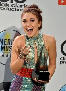 Singer Lauren Dingle appears backstage with her award for Favorite Artist - Contemporary Inspirational, during the 46th annual American Music Awards at the Microsoft Theater in Los Angeles on October 9, 2018.  LAP20181009592 JIMxRUYMEN