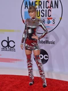 Singer Taylor Swift arrives for the 46th annual American Music Awards at the Microsoft Theater in Los Angeles on October 9, 2018.  LAP20181009910 JIMxRUYMEN