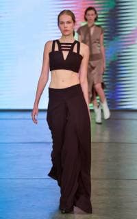 (181010) -- MEXICO CITY, Oct. 10, 2018 -- Models present creations at the Lorena Saravia Show of the Mercedes-Benz Fashion Week in Mexico City Oct. 9, 2018. ) (yy) MEXICO-MEXICO CITY-FASHION WEEK-LORENA SARAVIA XinxYuewei 
