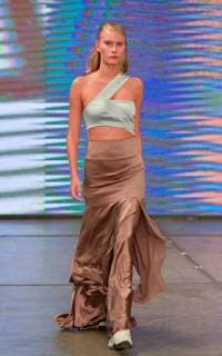 (181010) -- MEXICO CITY, Oct. 10, 2018 -- A model presents a creation at the Lorena Saravia Show of the Mercedes-Benz Fashion Week in Mexico City Oct. 9, 2018. ) (yy) MEXICO-MEXICO CITY-FASHION WEEK-LORENA SARAVIA XinxYuewei 