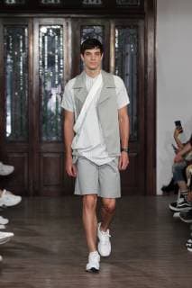 A model presents creations of the brand Boyfriend s Shirt by designer Laura Carrillo during the Mercedes-Benz Fashion Week Mexico, in Mexico City, Mexico, 10 October 2018. The Mercedes-Benz Fashion Week Mexico closes the upcoming 14 October. Mercedes Benz Fashion Week in Mexico City !ACHTUNG: NUR REDAKTIONELLE NUTZUNG!  Copyright: xSashenkaxGutierrezx MEX15 20181010-636748042800656738