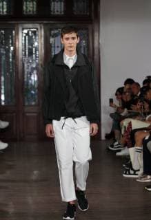 A model presents creations of the brand Boyfriend s Shirt by designer Laura Carrillo during the Mercedes-Benz Fashion Week Mexico, in Mexico City, Mexico, 10 October 2018. The Mercedes-Benz Fashion Week Mexico closes the upcoming 14 October. Mercedes Benz Fashion Week in Mexico City !ACHTUNG: NUR REDAKTIONELLE NUTZUNG!  Copyright: xSashenkaxGutierrezx MEX21 20181010-636748044113437440