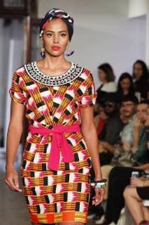 A model presents creations of Mexican designer Lidia Lavin during the Mercedes-Benz Fashion Week Mexico, in Mexico City, Mexico, 10 October 2018. The Mercedes-Benz Fashion Week Mexico closes the upcoming 14 October. Mercedes Benz Fashion Week in Mexico City !ACHTUNG: NUR REDAKTIONELLE NUTZUNG!  Copyright: xSashenkaxGutierrezx MEX25 20181010-636748062796030034