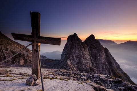Summit cross of the third Watzmannkind in front of the first and second Watzmannkind Sunrise Watzmannkar Watzmann National Park Berchtesgaden Berchtesgaden Alps Schönau am Königsee Bavaria Germany Europe Copyright: imageBROKER/HerbertxBerger ibxheb04756841.jpg