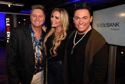 Entertainment Bilder der Woche KW41 Entertainment Bilder des Tages 10.10.2018 xkhx GER, Frankfurt am Main, Fitness-Studio Elements WINE meets FITNESS Model Gina-Lisa Lohfink mit Hubert Fella und Matthias Mangiapane *** 10 10 2018 xkhx ENG Frankfurt Fitness Studio Elements WINE meets FITNESS Model Gina Lisa Lohfink with Hubert Fella and Matthias Mangiapane