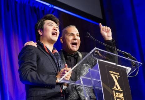 (181011) -- NEW YORK, Oct. 11, 2018 -- Pianist Lang Lang (L) and Leszek Barwinski-Brown, CEO of the Lang Lang International Music Foundation, express their thankfulness in a benefit gala for music education in the United States and China, in New York Oct. 10, 2018. Lang Lang raised 1.6 million U.S. dollars in the benefit gala during a celebration for the 10th anniversary of the Lang Lang International Music Foundation. ) (yy) U.S.-NEW YORK-PIANIST LANG LANG-BENEFIT GALA wangxying 
