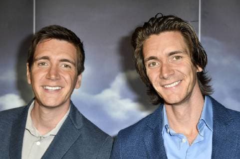 Entertainment Bilder der Woche KW41 Entertainment Bilder des Tages Oliver Phelps und James Phelps beim Photocall zur Ausstellung Harry Potter: The Exhibition im Fernsehstudio 1 im Filmpark Babelsberg. Potsdam, 11.10.2018 *** Oliver Phelps and James Phelps at the Photocall for the exhibition Harry Potter The Exhibition in the TV Studio 1 at the Filmpark Babelsberg Potsdam 11 10 2018 Foto:xF.xKernx xFuturexImage