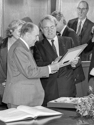 The French President Francois Mitterand L visits the North Rhine-Westphalian State Premier Johannes Rau in the State Chancellery in Duesseldorf Germany 21 10 1987