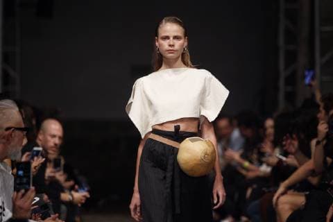 A model presents a creation by the Mexican designer Guillermo Jester during Mercedez-Benz Fashion Week Mexico City, in Mexico City, Mexico, 11 October 2018. Mercedez-Benz Fashion Week in Mexico City !ACHTUNG: NUR REDAKTIONELLE NUTZUNG!  Copyright: xSashenkaxGutierrezx CMX01 20181012-636749131640975598