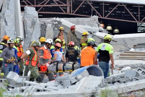 October 11 2018 EUM20181011NAC11 JPG MONTERREY NL Collapse Collapse NL October 11, 2018 The collapse of a commercial plaza under construction to the west of this city caused the death of several people and others remain trapped The place went to the emergency services Photo Agency EL UNIVERSAL RCC  - ZUMAu78_ 20181011_zaf_u78_028 Copyright: xEmilioxVasquezxMorenox