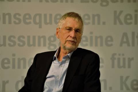 Internationale Buchmesse in Frankfurt am Main, Deutschland, book fair Frankfurt, Foto: Volker Hage - Des Lebens fuenfter Akt *** International Book Fair Frankfurt am Main Germany book fair Frankfurt Photo Volker Hage Des Leben fuenfter Akt
