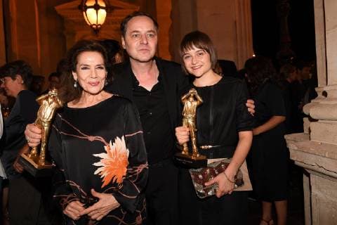 Entertainment Bilder der Woche KW41 Hannelore Elsner, Thomas Schmauser und Lena Urzendowsky bei der Verleihung Hessischer Film- und Kinopreis am 12.10.2018 in Frankfurt Hessischer Filmpreis 2018 in Frankfurt a. Main *** Hannelore Elsner Thomas Schmauser and Lena Urzendowsky at the ceremony Hessian Film and Cinema Prize on 12 10 2018 in Frankfurt Hessian Film Award 2018 in Frankfurt a Main 