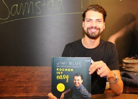 Entertainment Bilder der Woche KW41 Entertainment Bilder des Tages 13.10.2018, xcex Deutschland, Frankfurt, Messe, Buchmesse, Frankfurter Buchmesse 2018 Jimi Blue Ochsenknecht stellt sein neues Buch Kochen ist easy vor *** 13 10 2018 xcex Germany Frankfurt Fair Book Fair Frankfurt Book Fair 2018 Jimi Blue Ochsenknecht presents his new book Cooking is easy CE