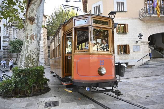 ESP Mallorca Soller tourist stronghold 14 10 2018 Downtown Soller ESP Mallorca Tourist stronghold in the picture picture shows old tram in Soller nordphotoxMeuter nph00351