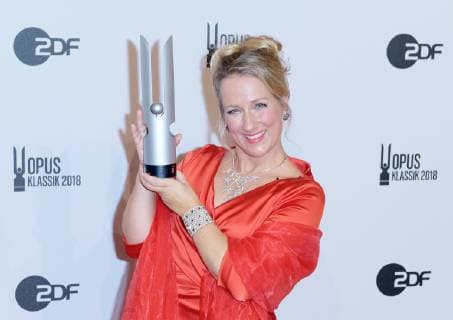 14 10 2018 xlakx Music Pop Opus Klassik 2018 Berlin emspor v l The German soprano Diana Damrau with the prize in her hands at the presentation of the Opus Klassik 2018 at the Konzerthaus Berlin Berlin 14 10 2017 Music Pop Opus Klassik 2018 Berlin