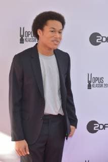 1 Opus Klassik Award Sheku Kanneh Mason arriving on the red carpet for the 1 OPUS KLASSIK AWARD at the Konzerthaus am GendarmenMarkt in Berlin on 14 10 2018