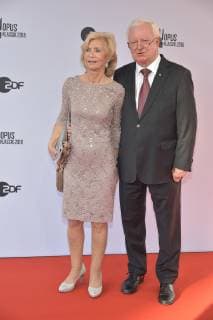 Rudolf Seiters with wife Brigitte Kolata Arrival on the red carpet for the 1 OPUS KLASSIK AWARD at the Konzerthaus am GendarmenMarkt in Berlin on 14 10 2018