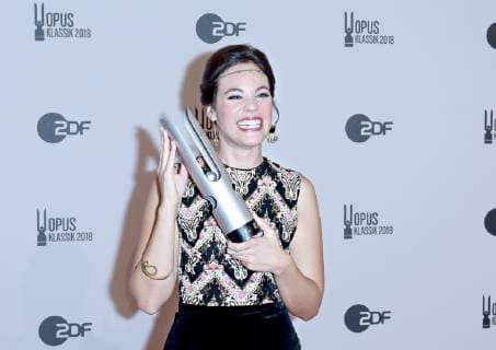 14 10 2018 xlakx Music Pop Opus Klassik 2018 Berlin emspor v l Regula Mühlemann with the award in hand at the presentation of the Opus Klassik 2018 at the Konzerthaus Berlin Berlin 14 10 2017 Music Pop Opus Klassik 2018 Berlin