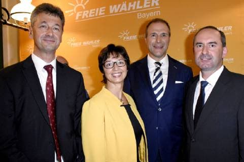 Michael Piazolo, Ulrike Müller, Alexander Hold und Hubert Aiwanger bei der Wahlparty der Freien Wähler zur Landtagswahl 2018 im Unionsbräu in München, 14.10.2018 *** Michael Piazolo Ulrike Müller Alexander Hold and Hubert Aiwanger at the election party of the Free Voters for the state election 2018 in the Union Brew in Munich 14 10 2018 Foto:xP.xSchönbergerx xFuturexImage