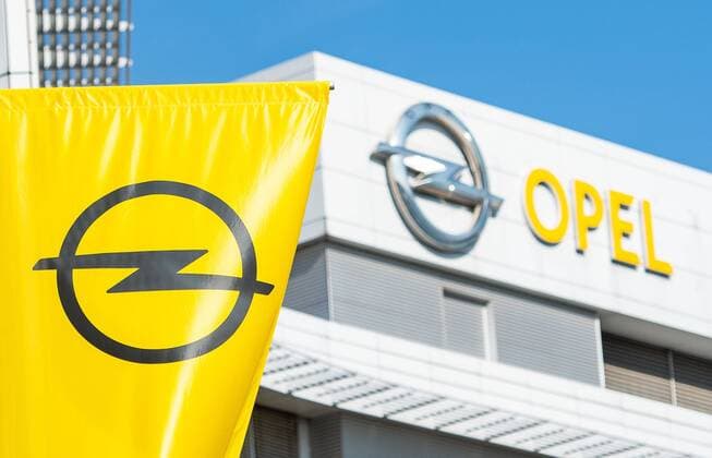 The logo of the manufacturer Opel at the company headquarters in Ruesselsheim Because of a concrete suspicion of fraud in connection with diesel cars the police or the state criminal police Hessen has the business premises of the Car manufacturer Opel searches affected are 95 000
