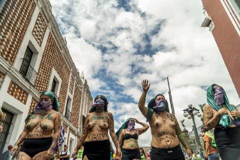 October 14, 2018 - Mexico City, Mexico - Women protest in Mexico City, Mexico, on October 14, 2018 against the femicides, disappearance of women and in favor or abortion. Mexico City Mexico  - ZUMAn230 20181014_zaa_n230_874 Copyright: xJairxCabrerax